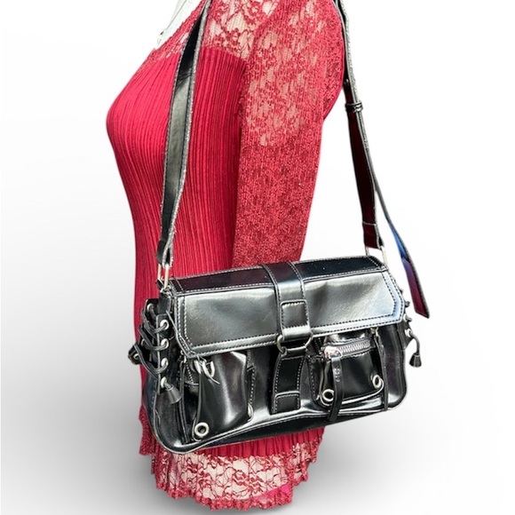 Stylish Black Shoulder Bag - Picture 2 of 2